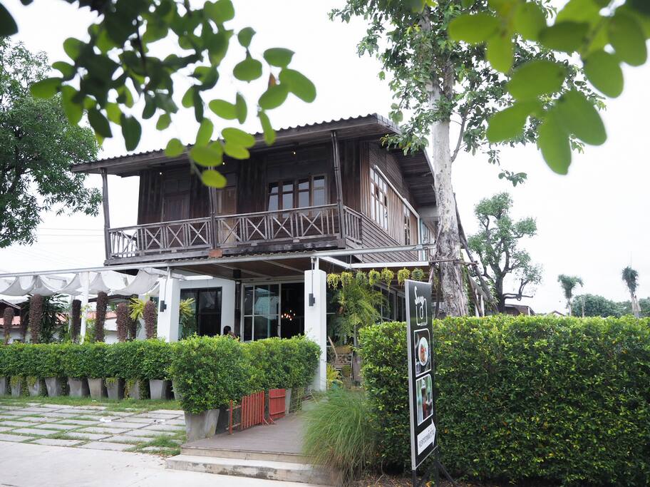 Exterior (we are on 2nd floor)