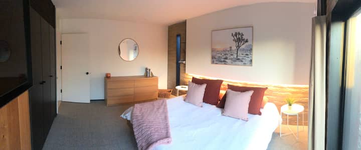 Chumba cha kulala 1 na kitanda aina ya king.