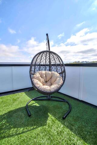 Luxury Modern Loft Huge Rooftop – Mins to Broadway gallery image 2