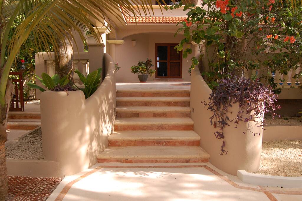 Front entrance to courtyard.