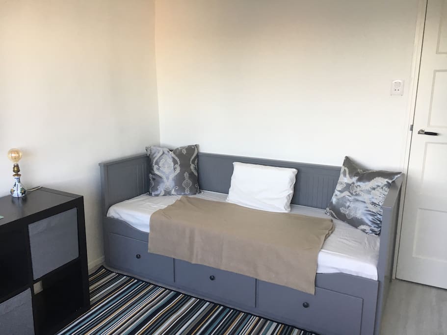 A calm and comfortable bedroom.