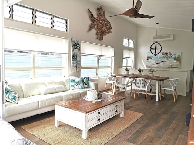 RIVERSTONE on HOWARD ‘Luxury River Villa’