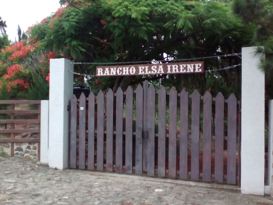 Rancho Elsa Irene, entrance.
Located at Km 8 1/2 Carretera Manuel Alsenio Ureña