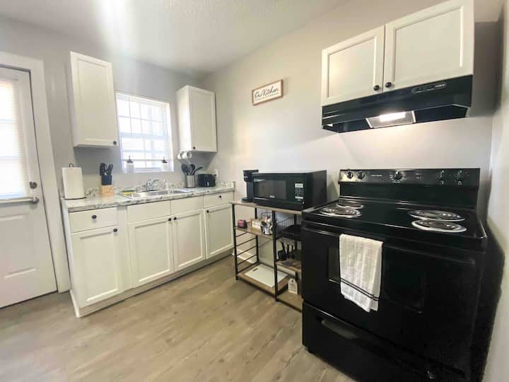 1 Bedroom Apartment FREE WiFi & Parking ! Houses for Rent in Florence, Alabama, United