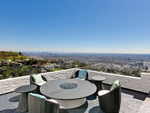 SUNSET PLAZA ESTATE | 4B | Pool | Sauna| gallery image 3