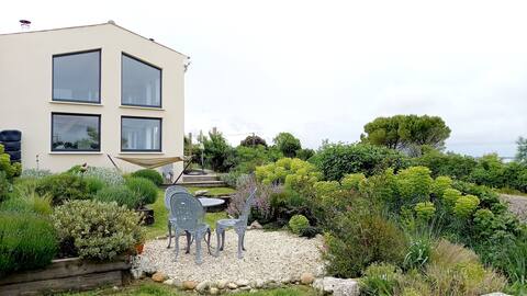 La Petite-Lighthouse | Modern & Amazing views