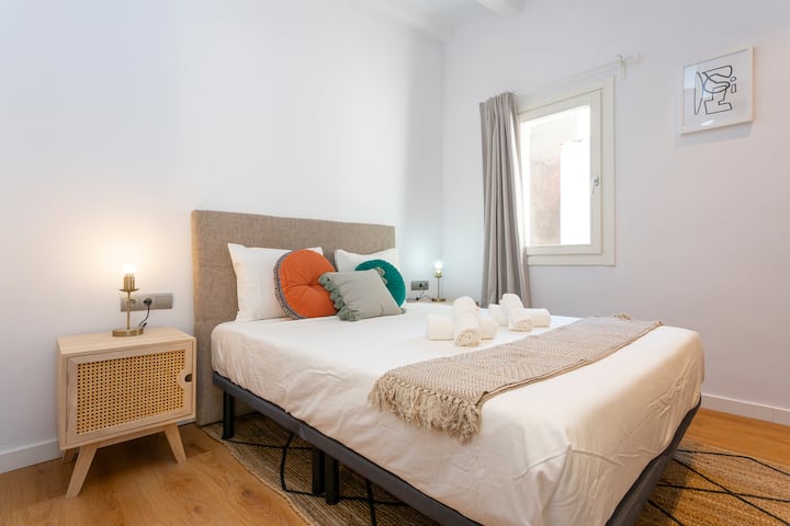 ห้องนอนพร้อมเตียงคู่