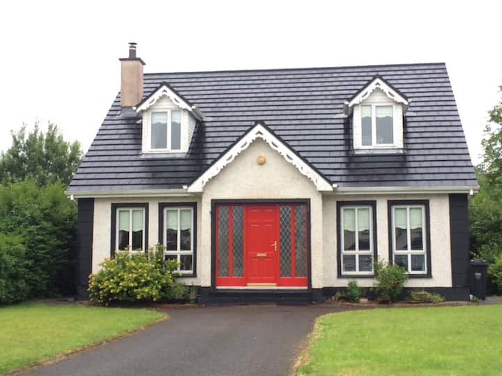 Gingerbread Cottage Houses for Rent in CarrickOnShannon, Leitrim