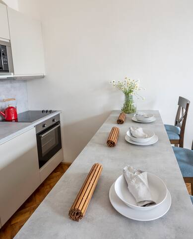 99m2 two bedroom apartment with netflix tv gallery image 4