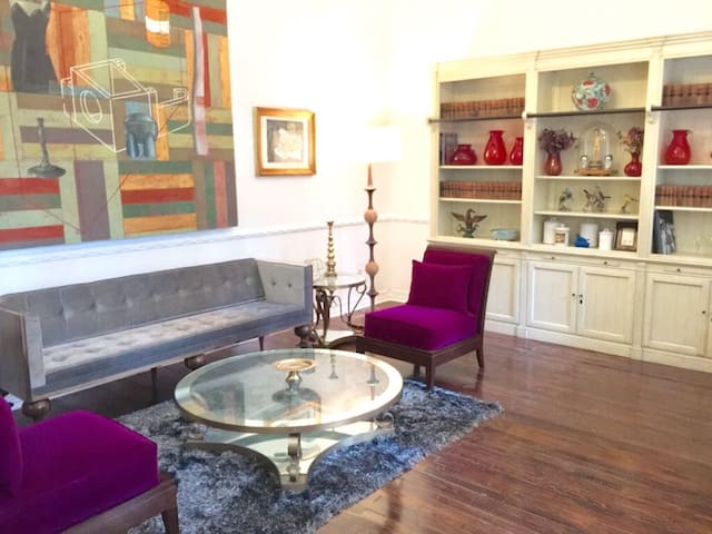 Casa y patio con valor artístico para 22 huéspedes gallery image 4