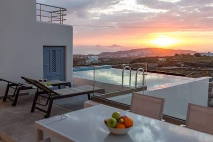 Luxe Villa Urania-Swimming Pool, Sunset & Elevator