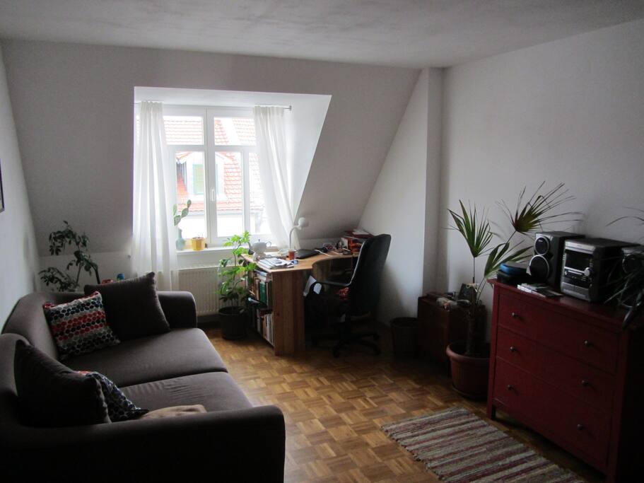 Das Gästezimmer mit gemütlichem Riesensofa