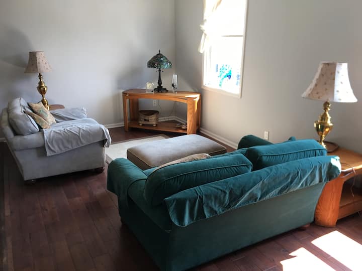 Amazing Location Off Courthouse Square - Bloomington, IN