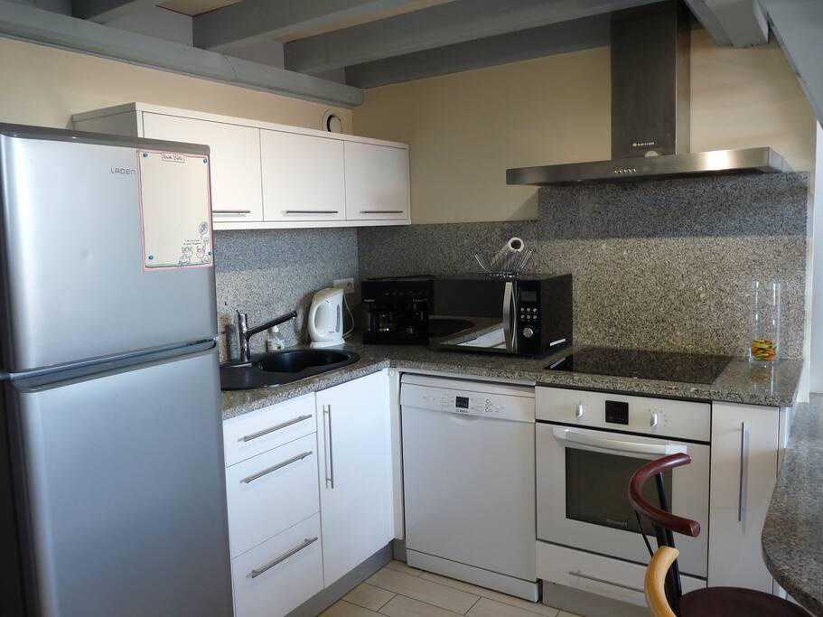 Cuisine équipée lave vaisselle four plaque congélateur frigidaire