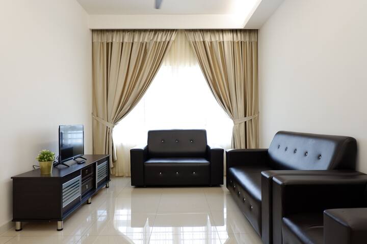 FL Suite @ Southville City w Carpark & Pool View