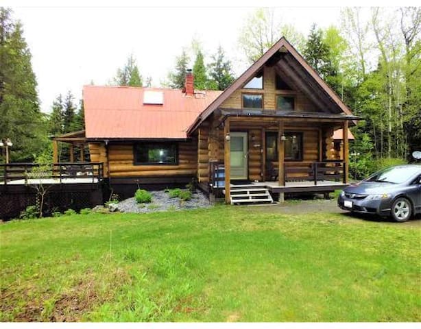 KNOTTY PINE LODGE ON HIDDEN ACRES IN TERRACE