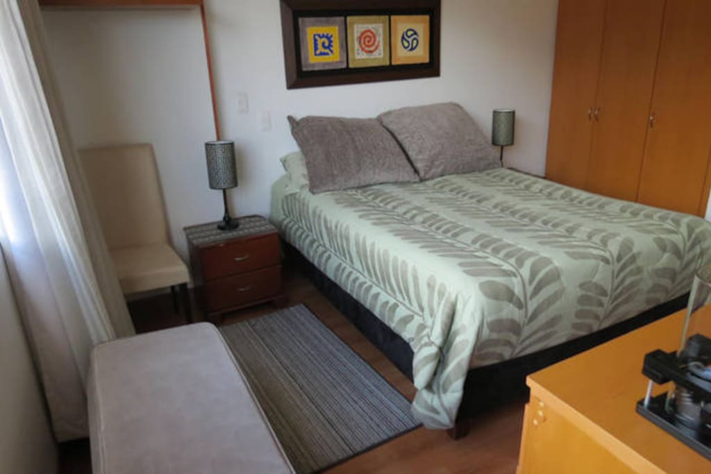Bedroom queen size bed