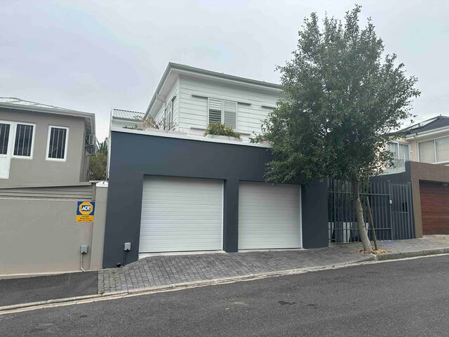 Family home in the City! gallery image 2