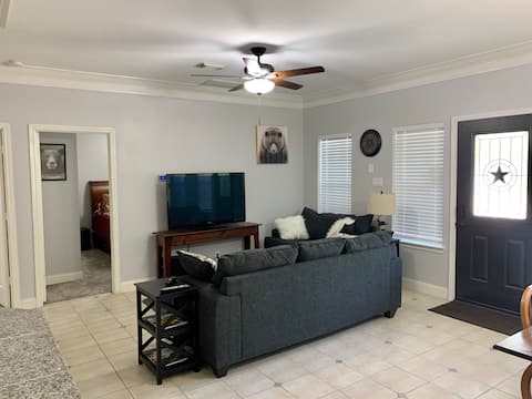 Popular Airbnb listing: The Golden Bear’s Lair, 2 miles to Baylor Univ in Waco