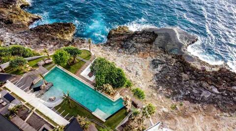 The Shambala Lembongan 5 BR Ocean front - Sunset