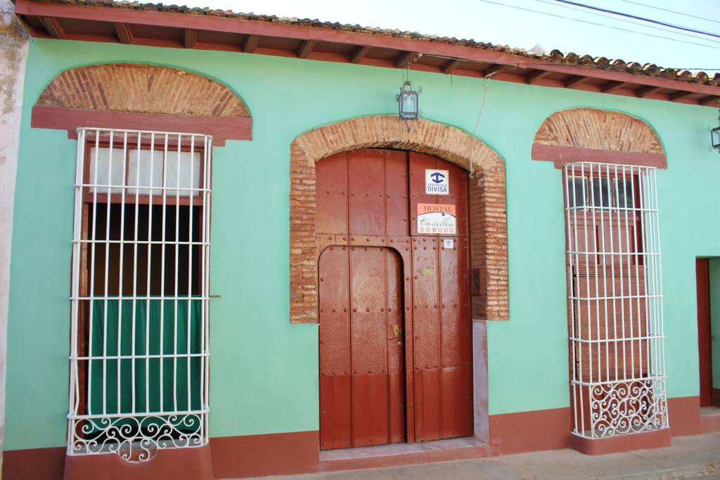 Frente de la Casa, Trinidad Cuba