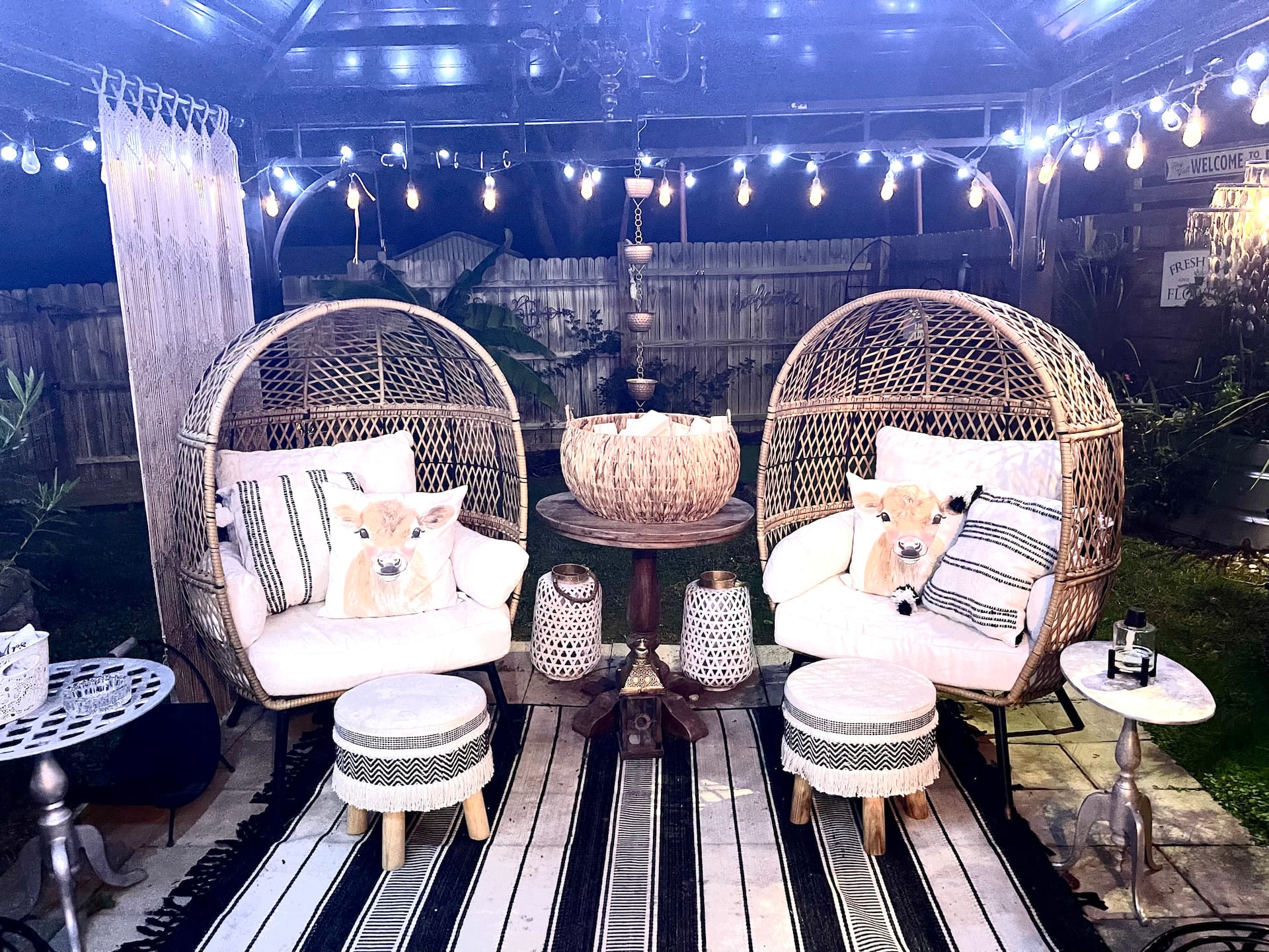 The Glam Cottage, Glamorous Southern Charm & cows.