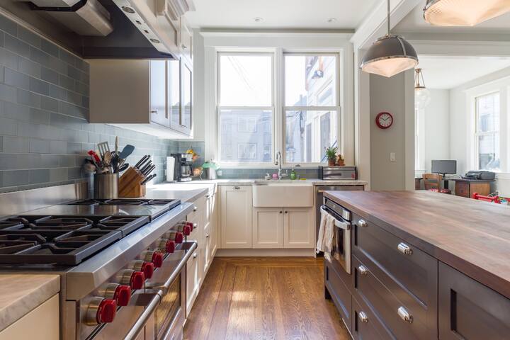 Sunny, beautiful & spacious San Francisco home. gallery image 4