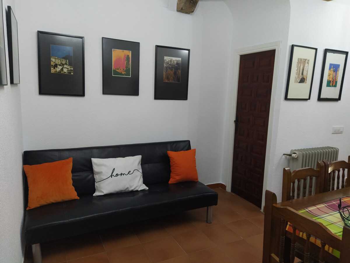 SOFÁ CAMA EN SALÓN COMEDOR