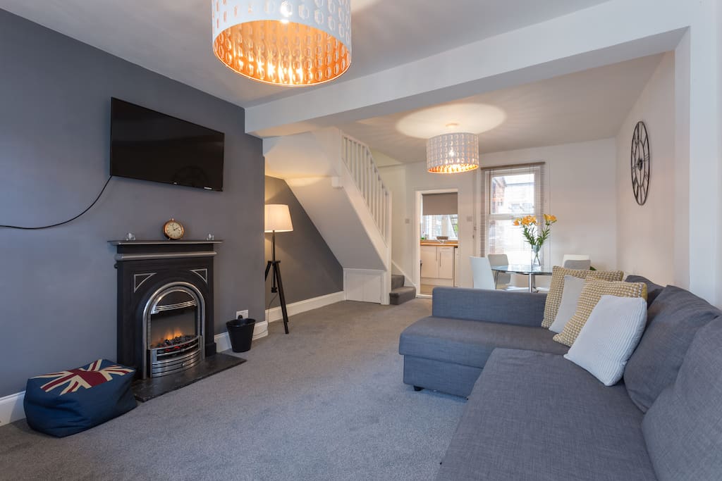 Relax in our living room with a 42'' flat screen and Netflix