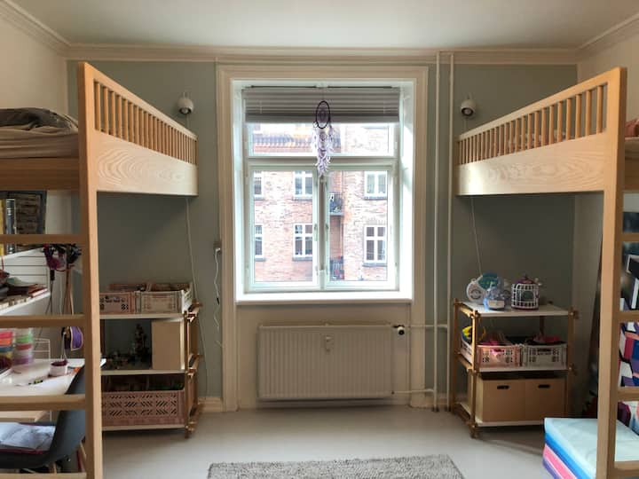 Schlafzimmer für zwei Kinder oder Erwachsene
