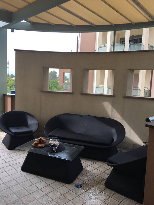 terrazzo sul parco con salotto