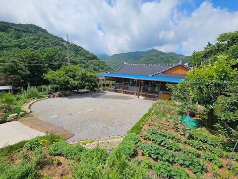 Jiri San Pia Gul Dokchae Bed and Breakfast