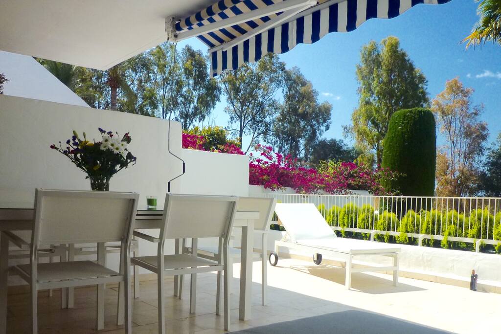 Ferienwohnung Golf Rio Real Marbella. Moderne Wohnung in Strandnähe. Große Terrasse (Südseite)