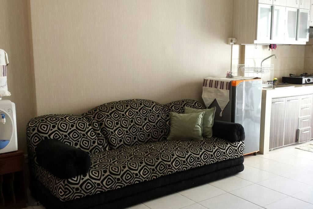Livong room with cable tv