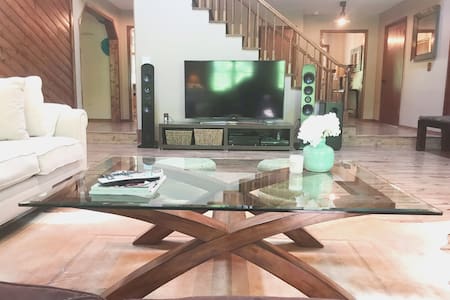 Spacious 5 Bdrm Pocono Home I Camelback Ski