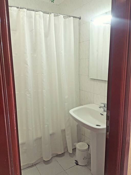 Baño con bañera, espejo táctil, lupa. Primeras calidades