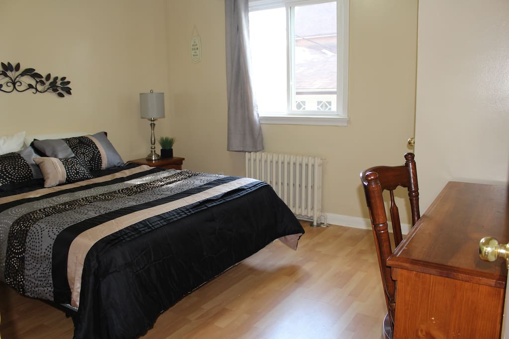 2nd Bedroom with Queen Size Bed