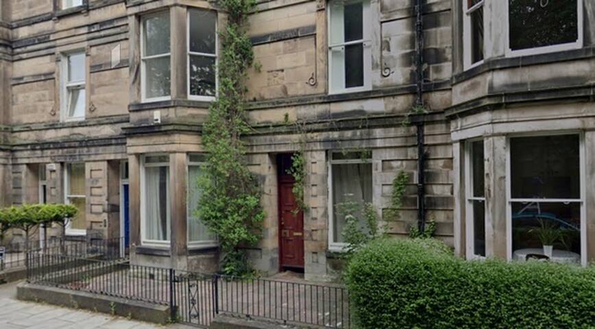 Bright, Spacious, Main Door, 4 Bed in Bruntsfield