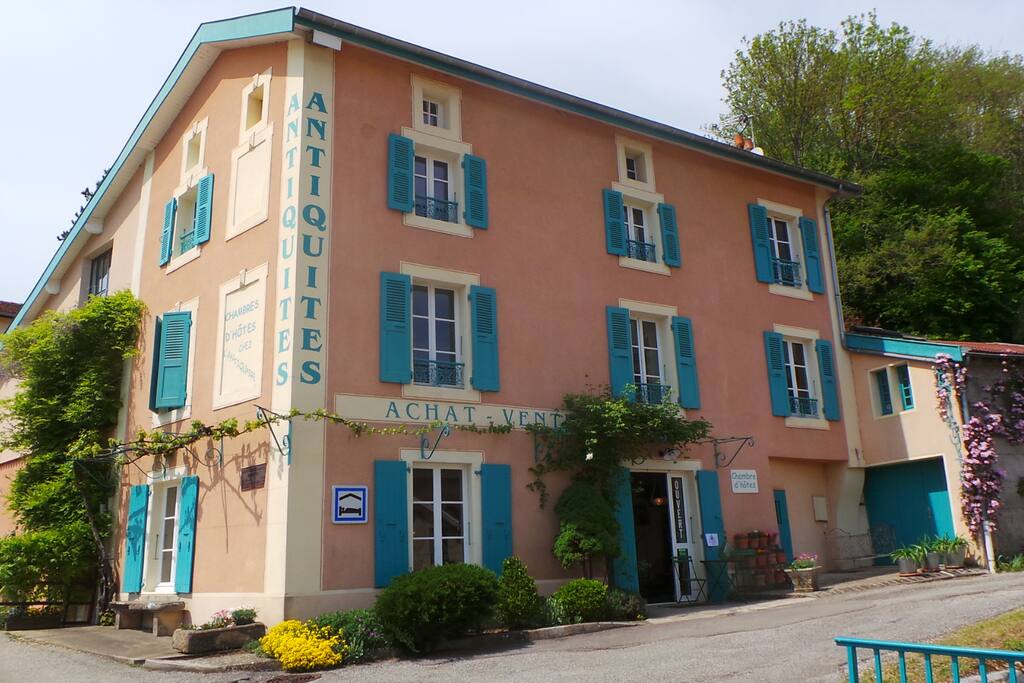 Chez l'Antiquaire et sa boutique