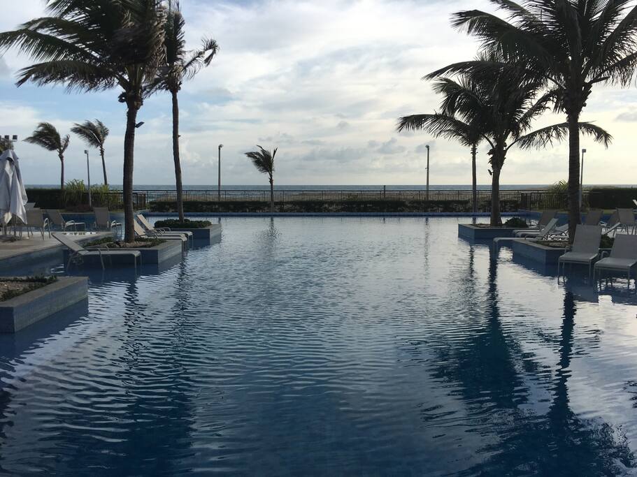 Piscina com borda infinita