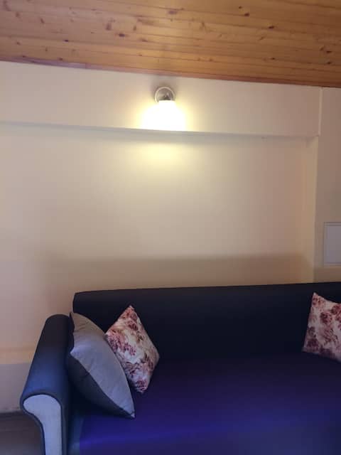 Top performing Airbnb: Sea front garden property in Равда