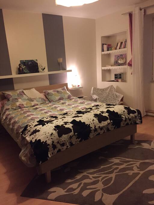 Grande chambre tout confort 1er étage +TV