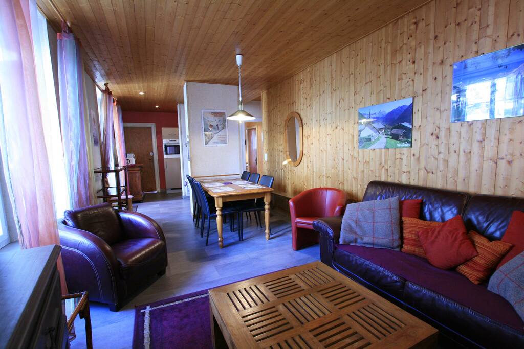 Spacious lounge