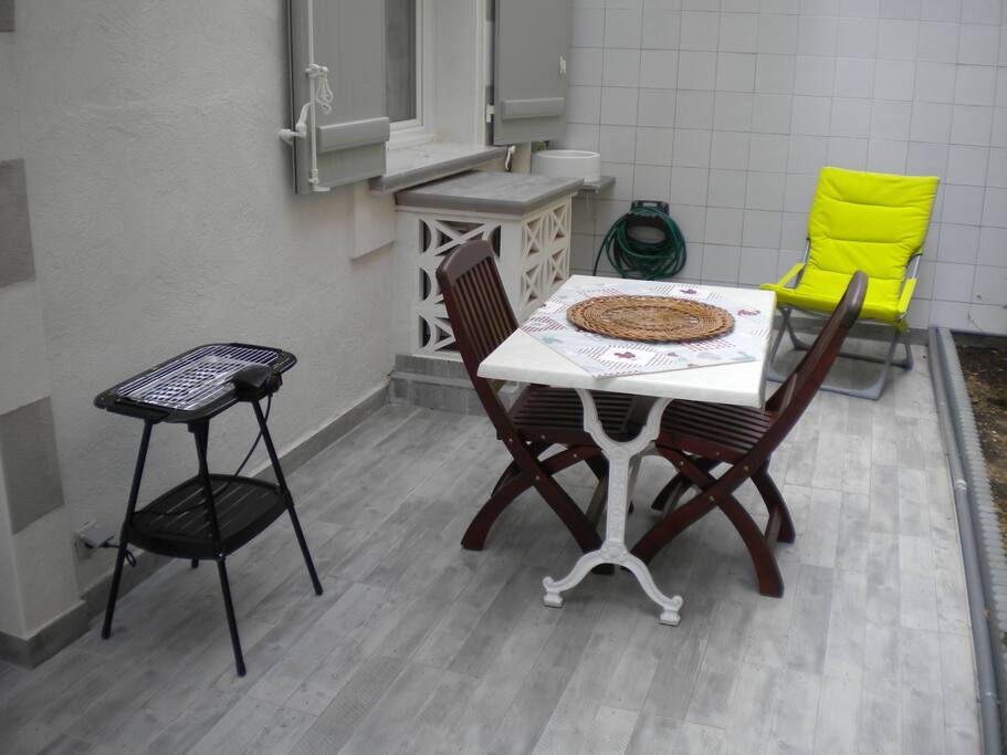 Barbecue et point eau extérieur