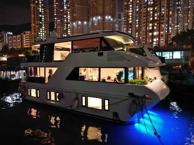 Welcome to the Utopia gallery image 2