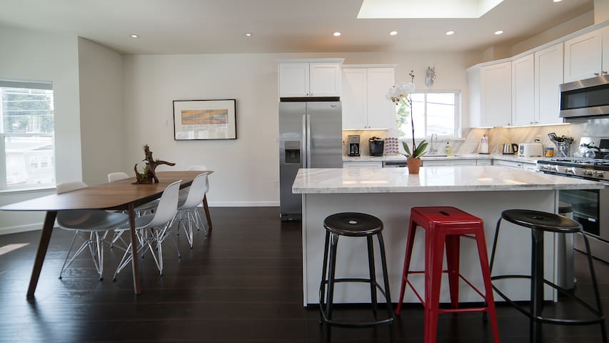 Spacious Getaway for Large Groups Near SF