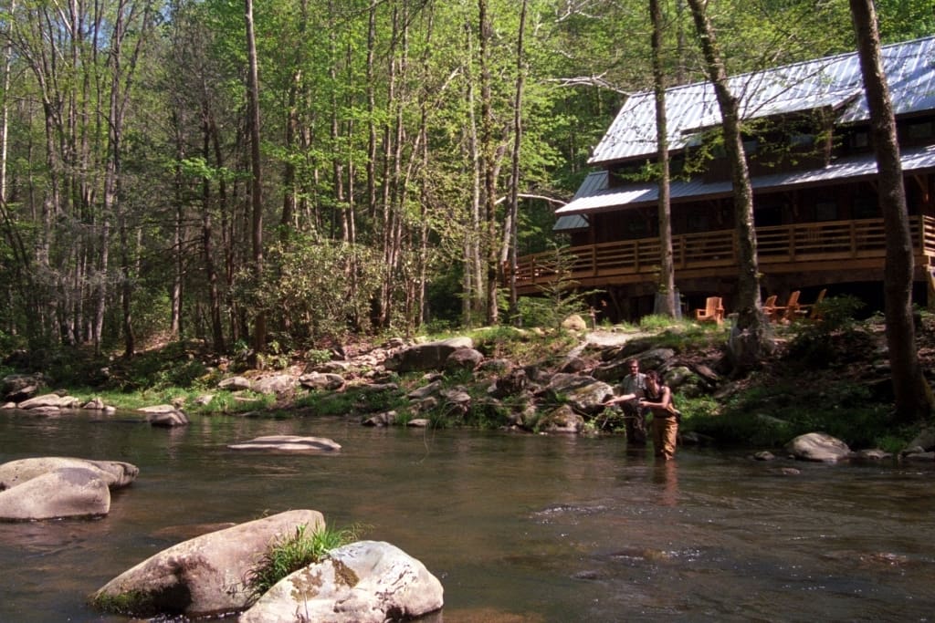 Located on 1400 feet of the Nantahala River