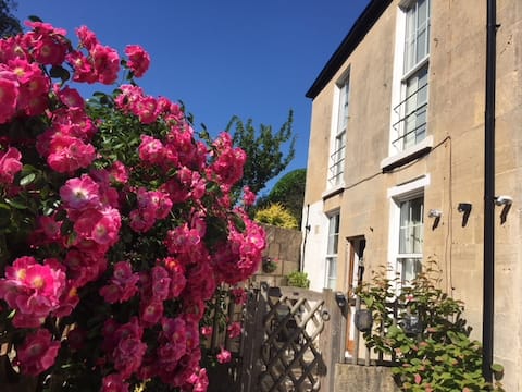Successful Airbnb property: 1 bedroom cottage 5 mins Great Pulteney St in Bathampton