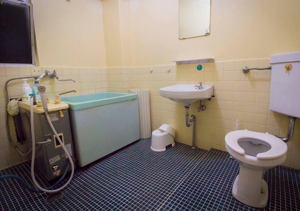 old fashined but spacius bath room