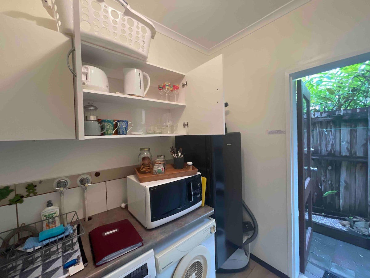 Top performing Airbnb: Rainforest Retreat, 4 min walk to the Beach in Cairns Regional